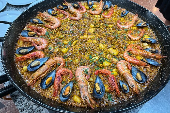 Seafood paella cooking class, tapas and visit to Ruzafa market. - Your full tasting menu: paella, tomato salad, dessert, coffee, mistela