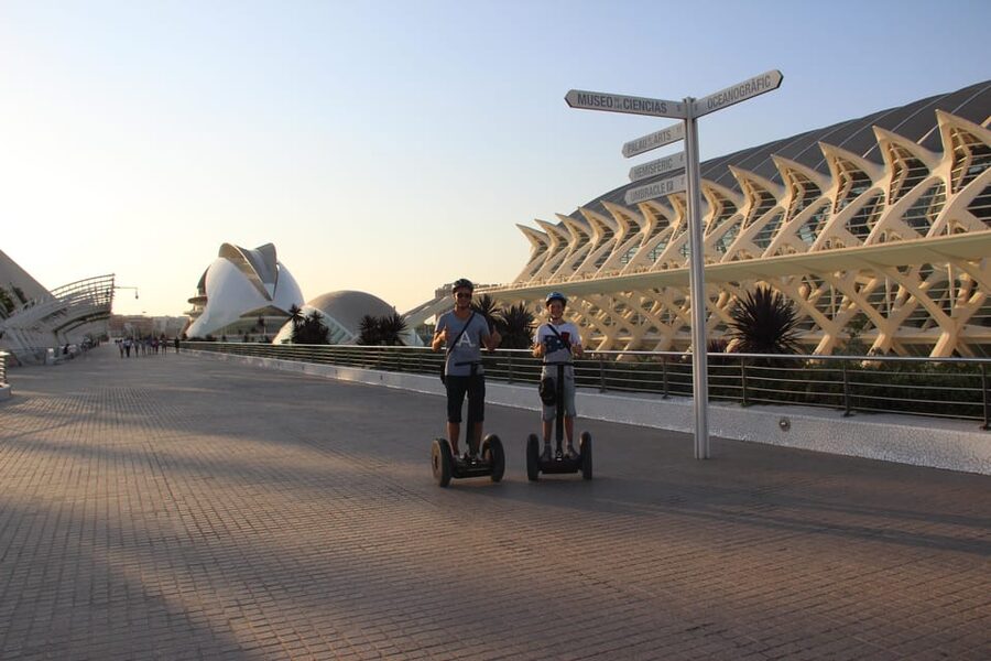 Segway Group Sightseeing Tour of Valencia - Gulliver Park: the whimsical break that resets your attention