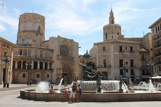 Shore Excursion: City Tour with Tapas in 11th Century Monument - What to Expect From the Tapas-and-Wine Tasting Menu