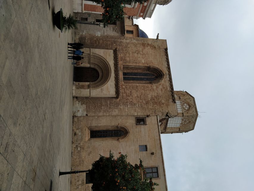 Small-Group Medieval Valencia Walking Tour - Licensed Guide - Llotja de la Seda: the Silk Exchange and 5,000-workshop scale