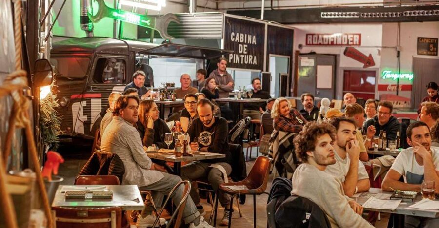 The Biggest Pub Quiz in Valencia - How Quiz Eat Drink Feels Like Valencia After Dark