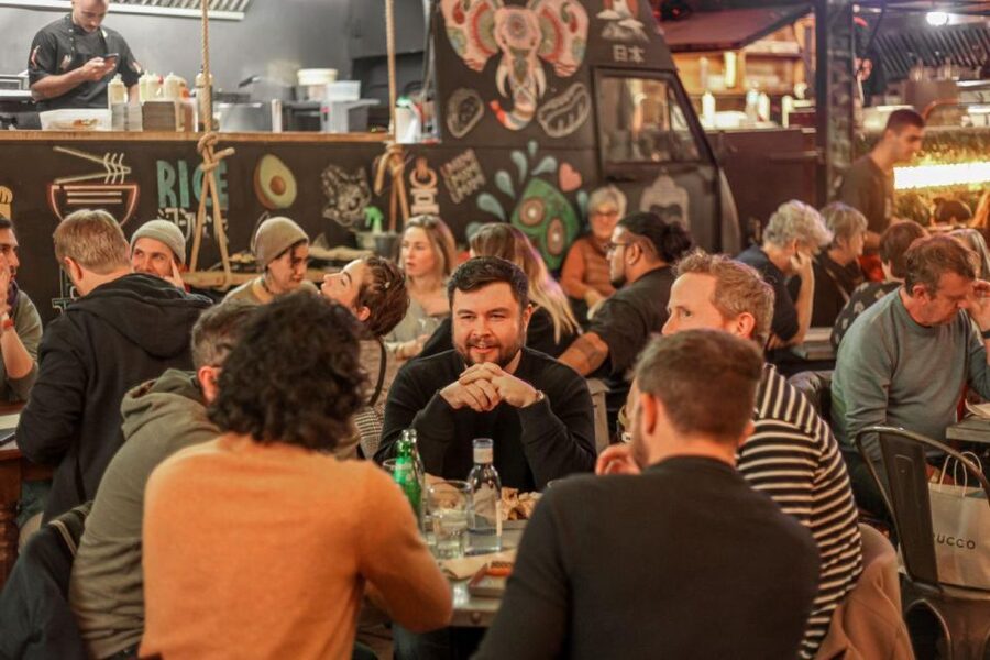 The Biggest Pub Quiz in Valencia - Where It Happens: Changing Venues and Meeting Points