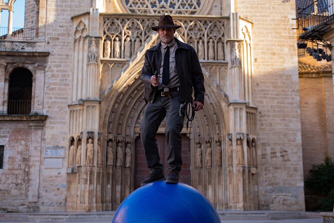 The Holy Grail with Indiana Jones - Stop 4: Plaça del Col·legi del Patriarca and the Crocodile at the Church