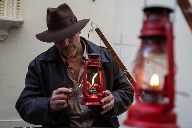 The Holy Grail with Indiana Jones - Stop 5: Carrer de la Cultura and Palacio de dos Aguas Legends