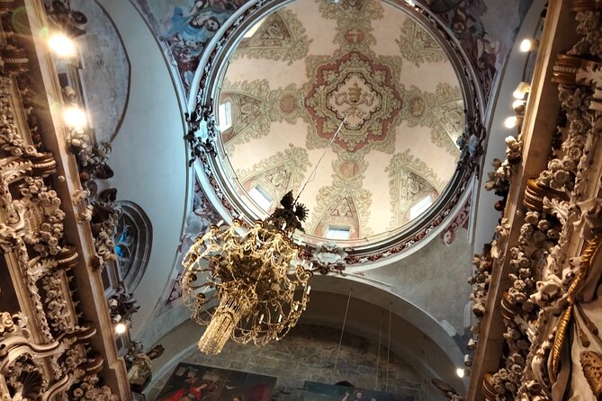 Tour of the Borgias with Cathedral included in Valencia - Plaza de Manises kickoff: meet the family where it starts