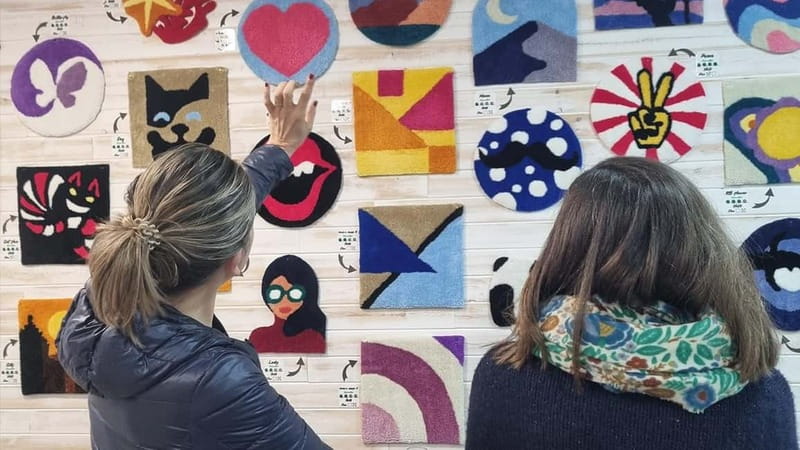 TUFTING: Learn how to make a rug during a fun class in Valencia. - The tufting lesson: how the giant screen actually helps