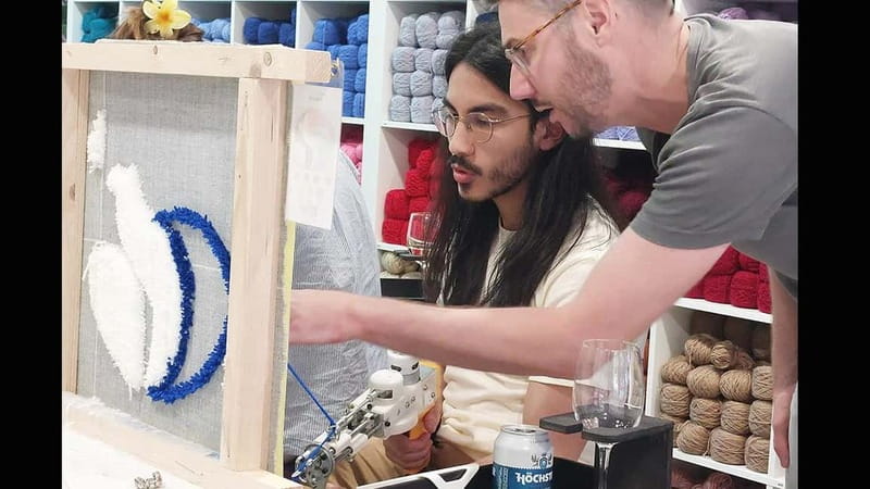 TUFTING: Learn how to make a rug during a fun class in Valencia. - Optional UV lighting: reactive wool and a fun visual twist