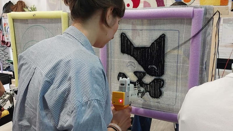 TUFTING: Learn how to make a rug during a fun class in Valencia. - Walking into the studio: where the process starts