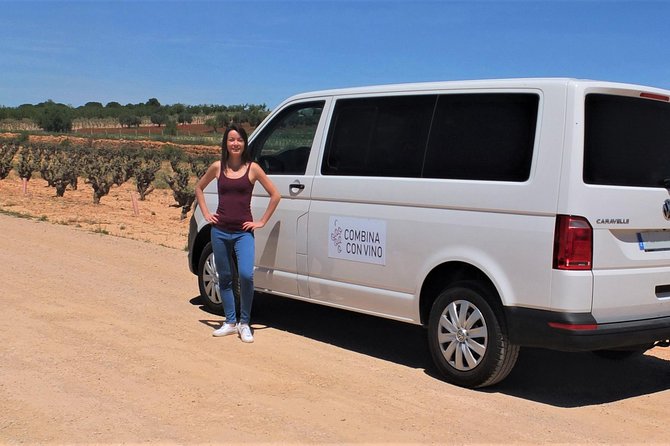 Two wineries tour with wine tasting - Private transport plus eight people: why the group size matters