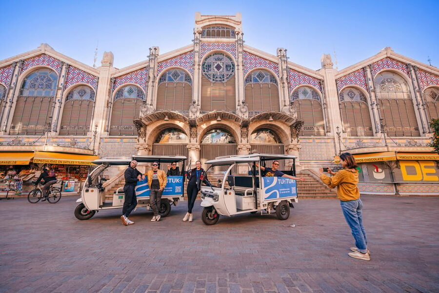 Valencia 1 hour by TukTuki: Essential and Private Tour - Torres Serrano and La Marina: where the tour starts building the story