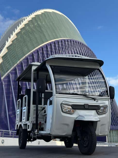 Valencia: 1-hour Historical Tour in a Tuk Tuk - Mercado de Colón and Plaza de Toros: guided time that pays off