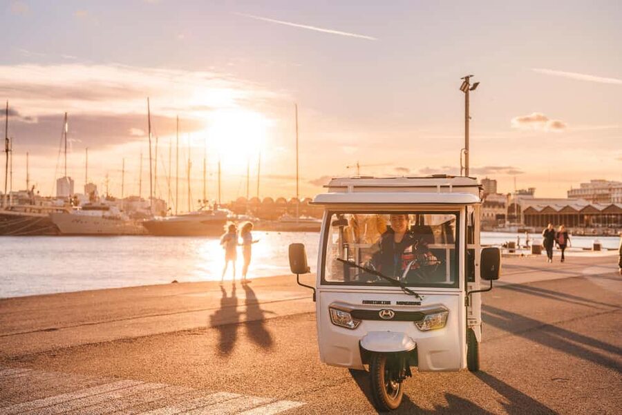 Valencia: 2-hour City Highlights Guided Tour by Tuk Tuk - FAQ