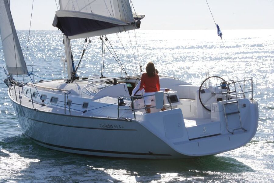 Valencia: 2-Hour Private Boat Cruise - The 2-Hour Flow: Boarding, Music, and Two Drinks