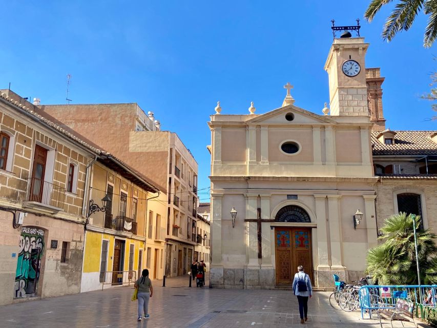Valencia: 2-in-1 Biking and Walking Audio-Guided Route - What you need on your phone: headphones, internet, and smooth navigation