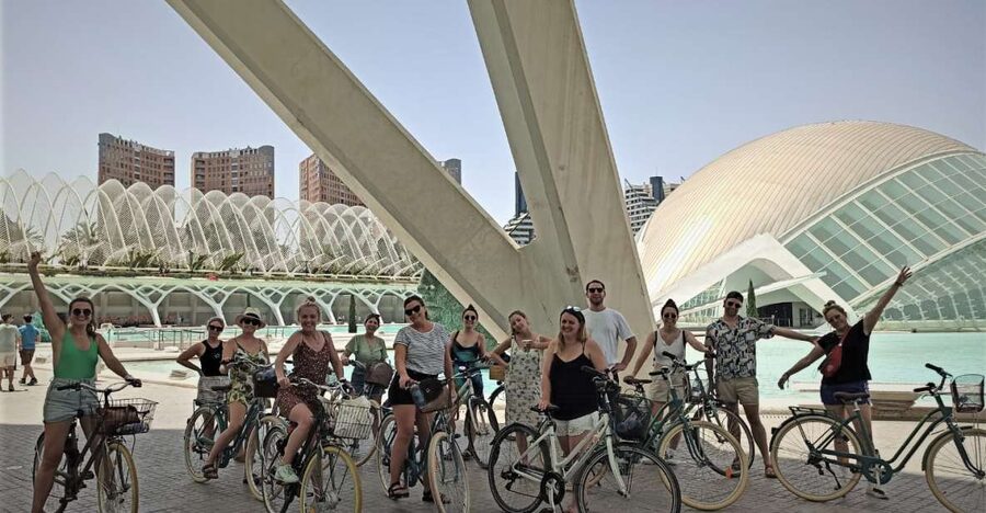 Valencia: 3-Hour Guided City Sightseeing & Beaches Bike Tour - The Turia River gardens: when the city turns green