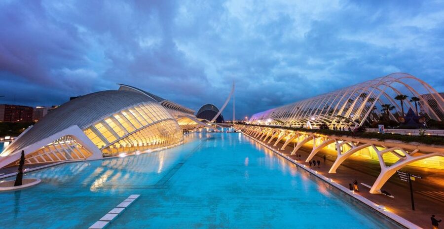 Valencia: 3-Hour Guided City Sightseeing & Beaches Bike Tour - The guide makes or breaks it: language, tone, and storytelling