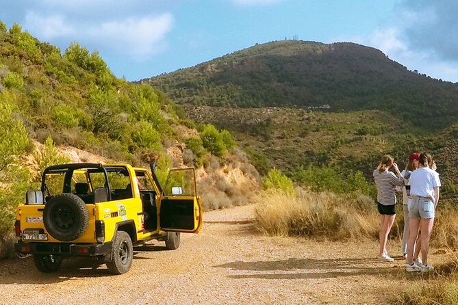 Valencia: ADVENTURE 4X4 JEEP Tour - A short hike to an old Arabic tower