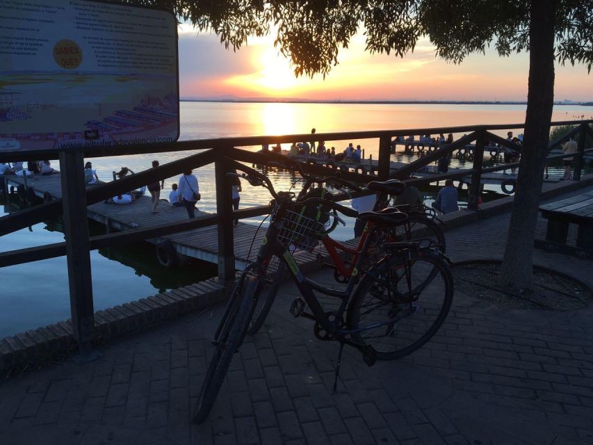 Valencia: Albufera Natural Park Bike and Boat Tour - From Av. de França 10 to your bike: getting set up fast