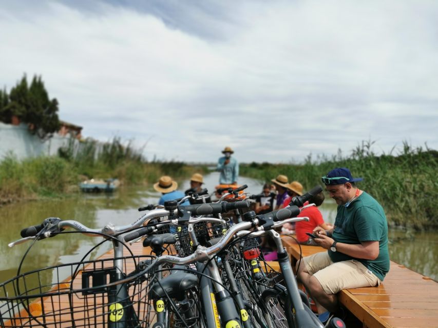 Valencia: Albufera Natural Park Bike and Boat Tour - The ride to El Saler: sea-side air and a real sense of distance