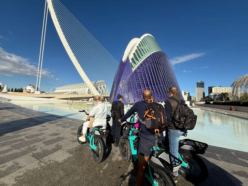 Valencia all in one: beaches, old town & city arts by E-bike - Meeting up on L’Eixample: the ride starts with an easy, central location