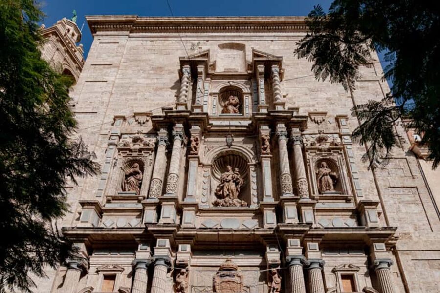 Valencia: An alternative tour of El Carmen - Carrer de la Corona and Portal de Valldigna: doors, alleys, and Muslim-era traces