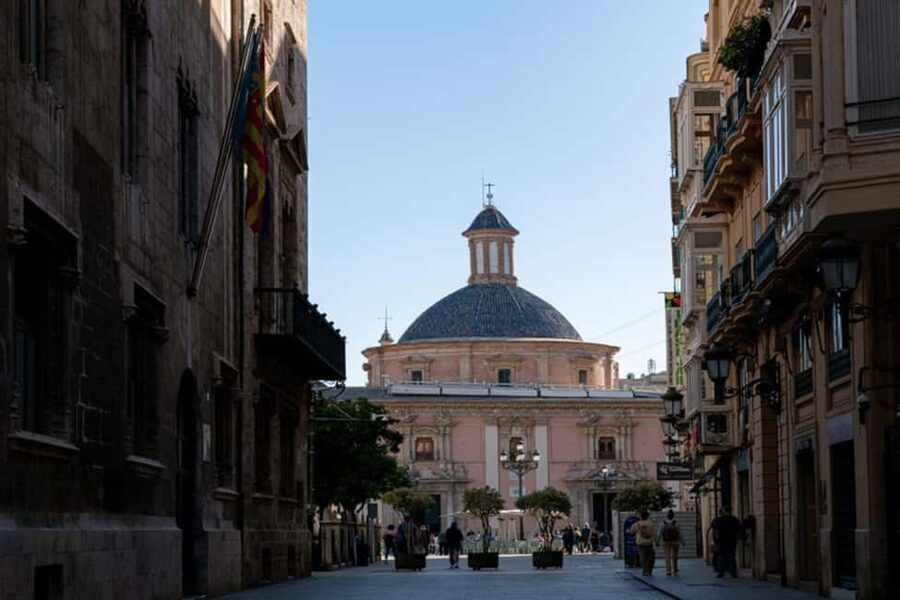 Valencia: An alternative tour of El Carmen - Plaça de l’Àngel and Plaça de l’Arbre: small squares, big mood