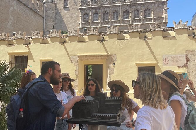 Valencia: Art & Architecture Guided Tour with Monuments Tickets - Stop 5: Valencia Cathedral, the Holy Chalice, and Multi-Period Art