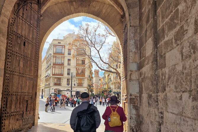 Valencia: Art & Architecture Guided Tour with Monuments Tickets - Stop 1: Torres de Serranos and Valencia’s Medieval Gate Logic