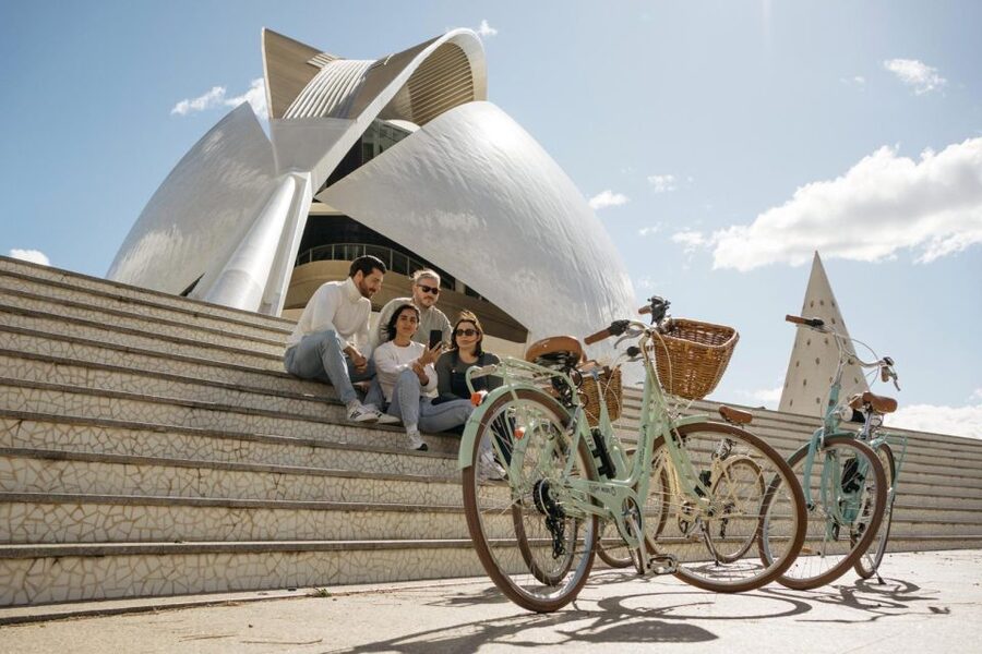 Valencia: Audioguide eng,esp,ita + Bike All Day - The audio guide: 49 stops, your route, and the languages that help