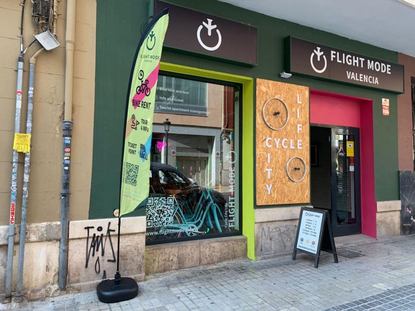Valencia: Audioguide eng,esp,ita + Bike All Day - Cycling in Valencia: why bike lanes make the route feel efficient