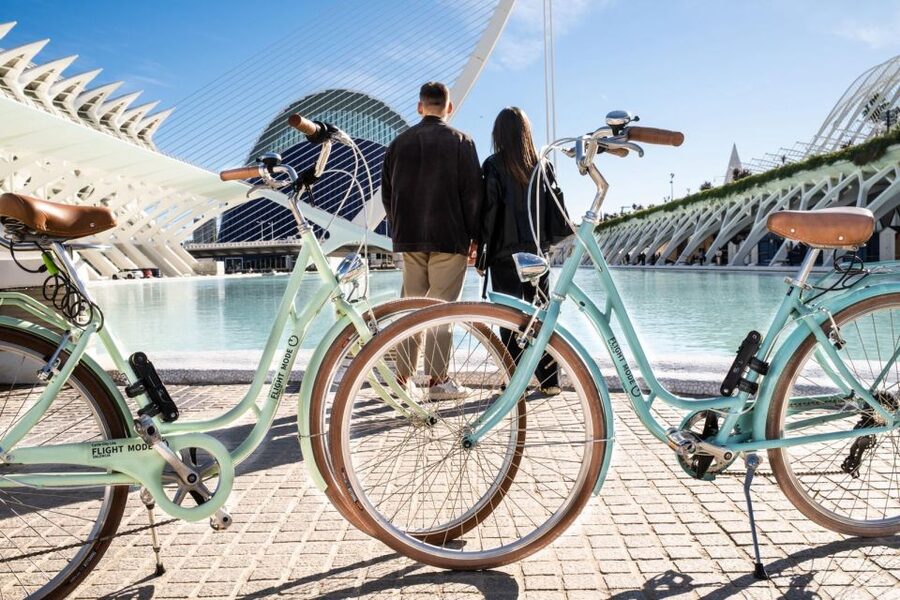 Valencia: Audioguide eng,esp,ita + Bike All Day - Stop-by-stop style: how to think about the 49 locations without getting lost