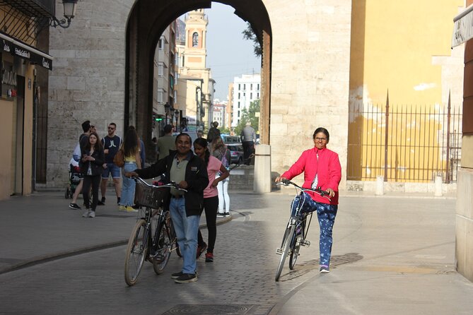 Valencia Bike Tour: Top Sights and City of Arts & Sciences - Where you start in Ciutat Vella, and how the ride stays easy