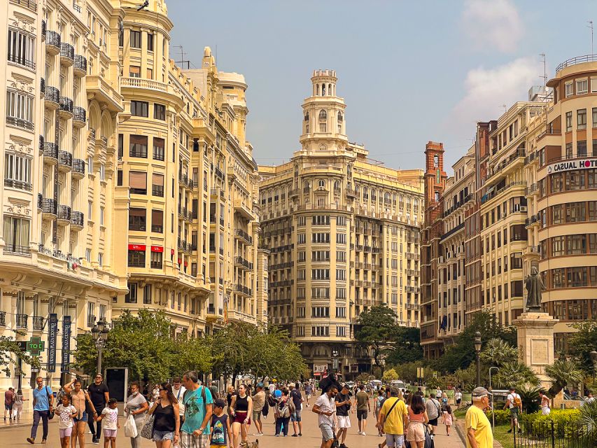 Valencia Bike Tours: City Highlights - City of Arts and Sciences: Futuristic Architecture on a Moving Route