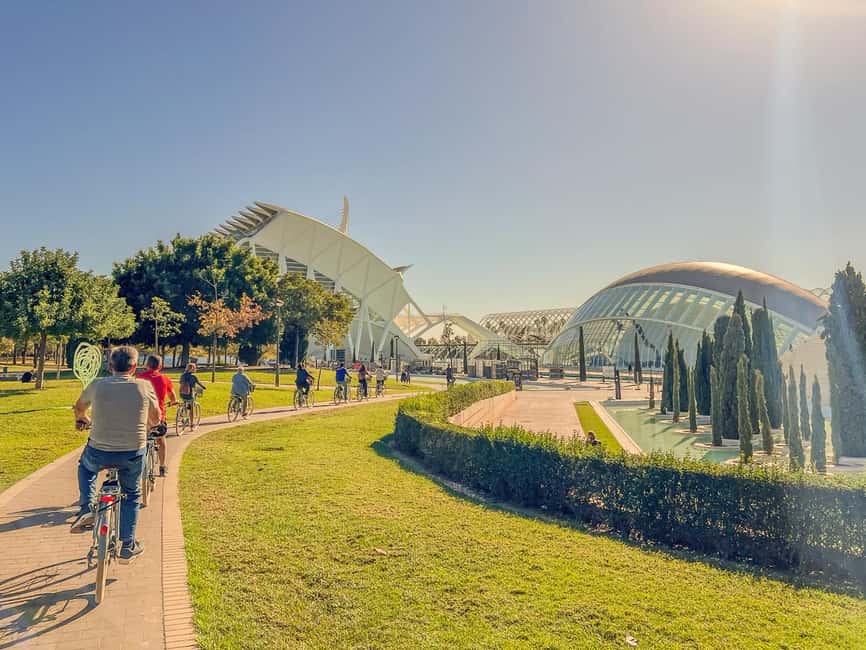 Valencia Bike Tours: City Highlights - The Flow of the Route: Old Town to Turia to Arts and Sciences