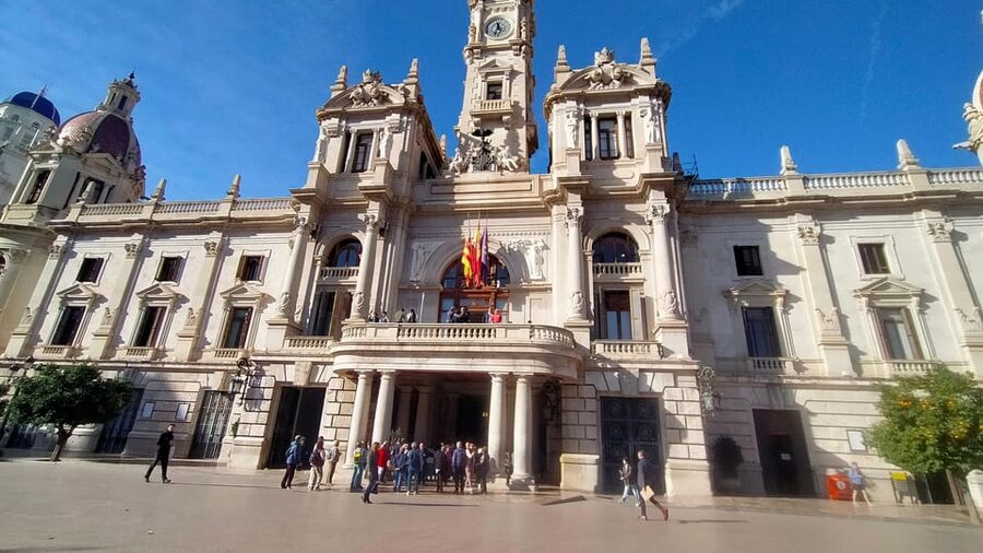 Valencia, Biketour of all the city with a local guide - Riding Through Modernist Neighborhoods on the Way to the City of Arts and Sciences
