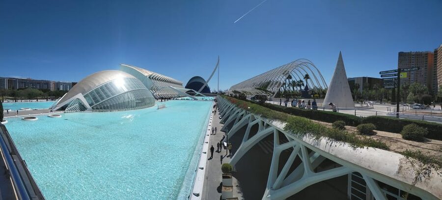 Valencia, Biketour of all the city with a local guide - Getting Ready: Bikes, Helmet Rules, and the 2.5-Hour Pace