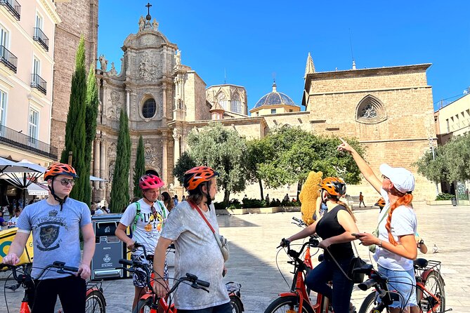 Valencia City Highlights in Guided Bike or E-Bike Tour - Market energy without turning your day into a snack crawl