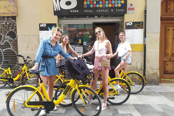 Valencia City MO'Bike Tour - Torres de Serranos: a dramatic city gate you can actually connect to