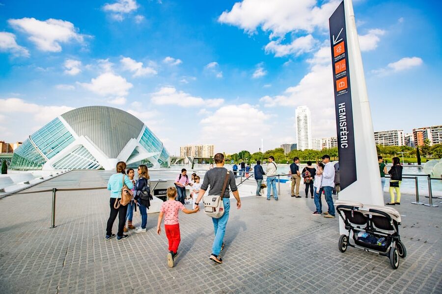 Valencia: City of Arts and Science 3D Movie at Hemisfèric - Why the Hemisfèric Dome is worth a timed ticket