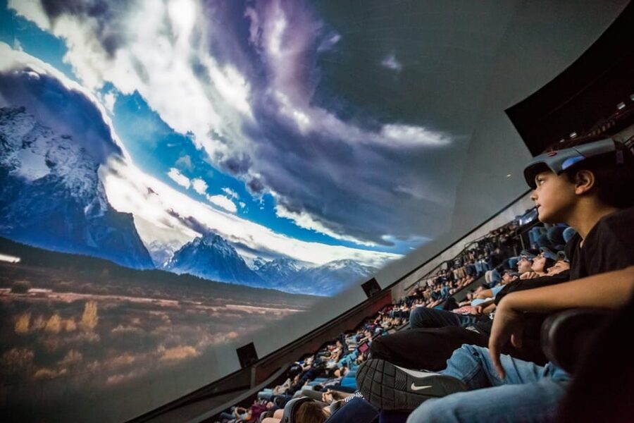 Valencia: City of Arts and Science 3D Movie at Hemisfèric - Language and comfort: audio guide and session flow
