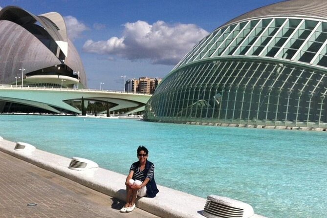 Valencia: City of Arts and Sciences Private Walking Tour - Hemisfèric first: the eye-shaped welcome and why the water matters