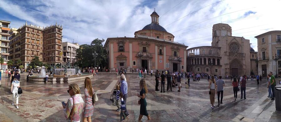 Valencia: City Walking Tour with Top Attractions - ITALIAN - A 2.5-hour Valencia primer that starts where the city flexes