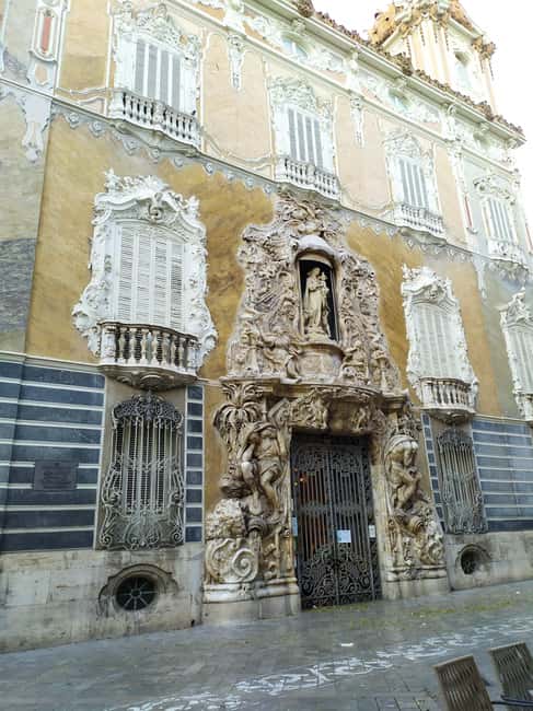 Valencia: City Walking Tour with Top Attractions - ITALIAN - Serranos Towers to the Palace of the Generalitat: power, defense, then governance