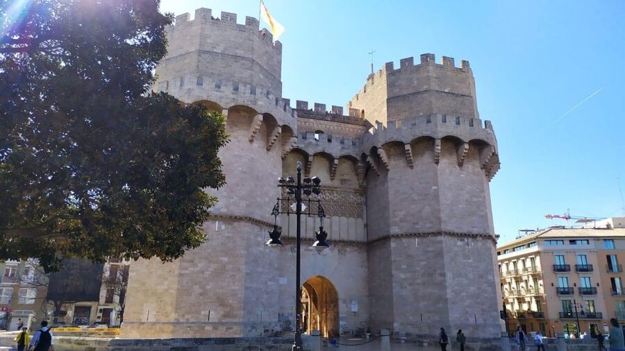Valencia: City Walking Tour with Top Attractions - ITALIAN - Price and pace: what $17 buys you in real-world terms