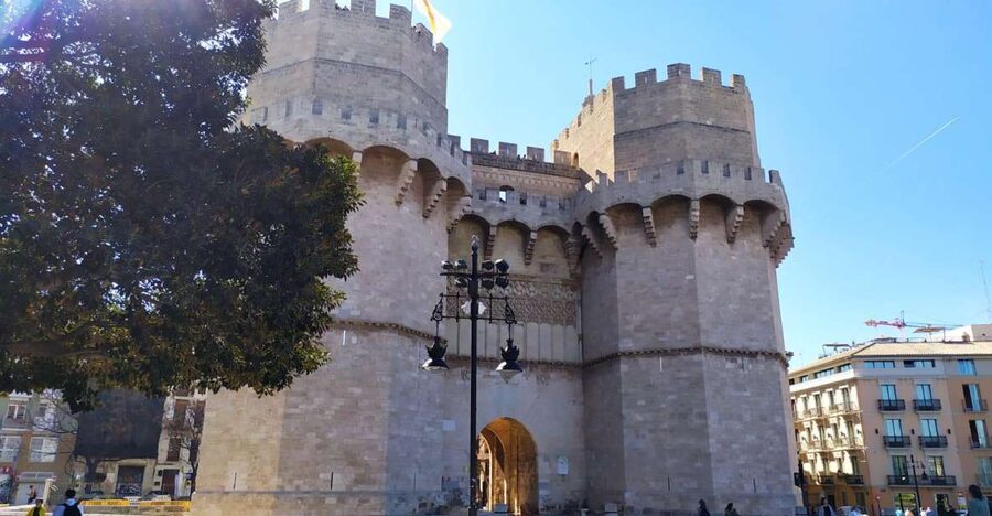 Valencia: City Walking Tour with Top Attractions - ITALIAN - Why exterior-only viewing is actually a smart choice here