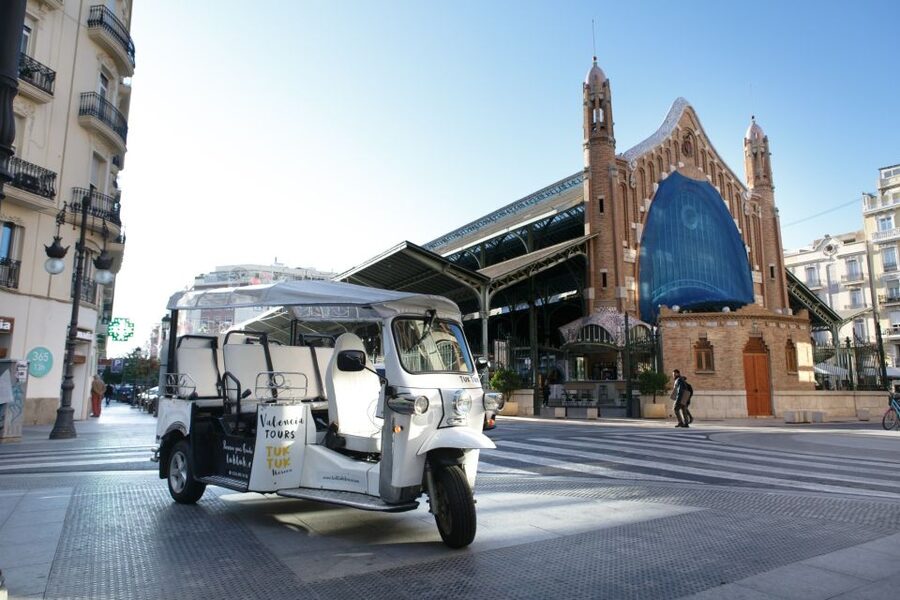 Valencia: Complete Tuk-Tuk Tour Around the City - The Turia riverbed and Ciutat Vella: turning your map into a plan