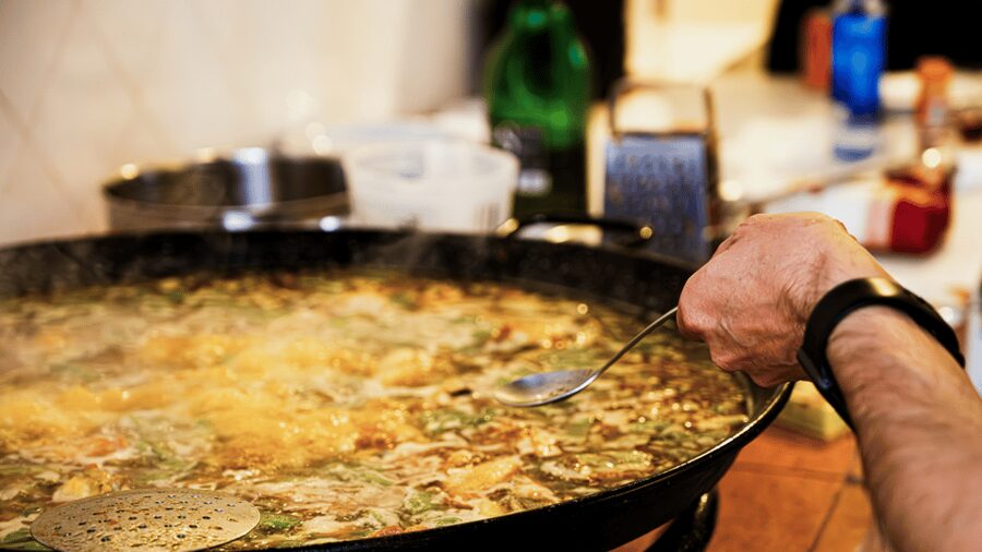 Valencia: Cook your paella (with a purchase at the Russafa market) - Shopping for paella ingredients: why Russafa matters