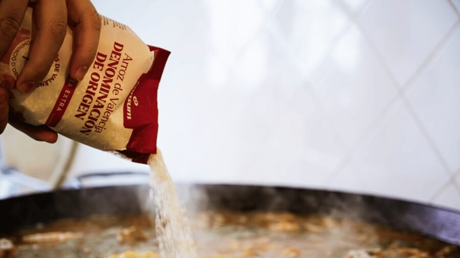 Valencia: Cook your paella (with a purchase at the Russafa market) - Hands-on paella cooking: the lesson inside the pan