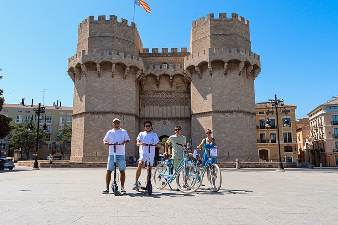 Valencia Daily Guided Bike tour in small group - Oceanogràfic and Puerta del Mar: big scale by the water