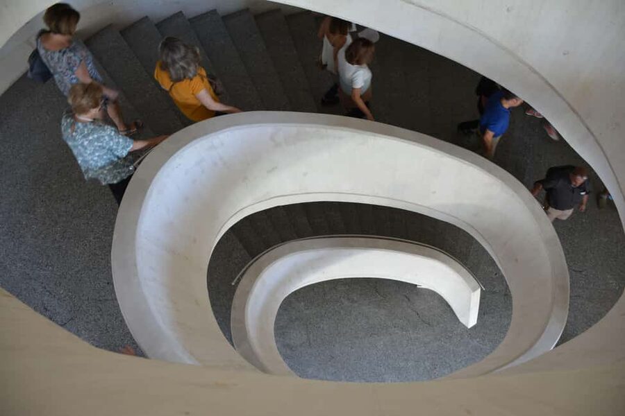 Valencia: Entrance - Visit the Palau de Les Arts with a guide - Panoramic elevator to the 50m-high garden (the wow moment)